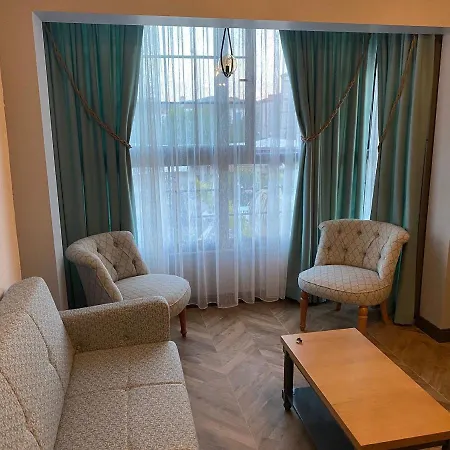 Talles Suit Отель Кешме